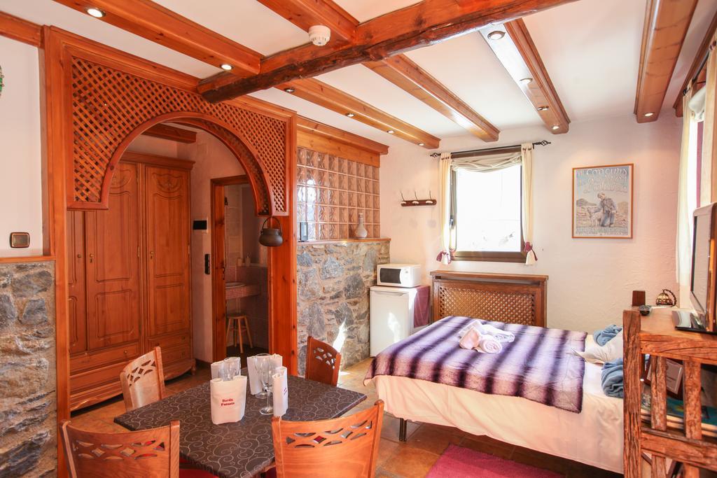 Casa Rural Restaurant Borda Patxeta Canillo Ruang foto